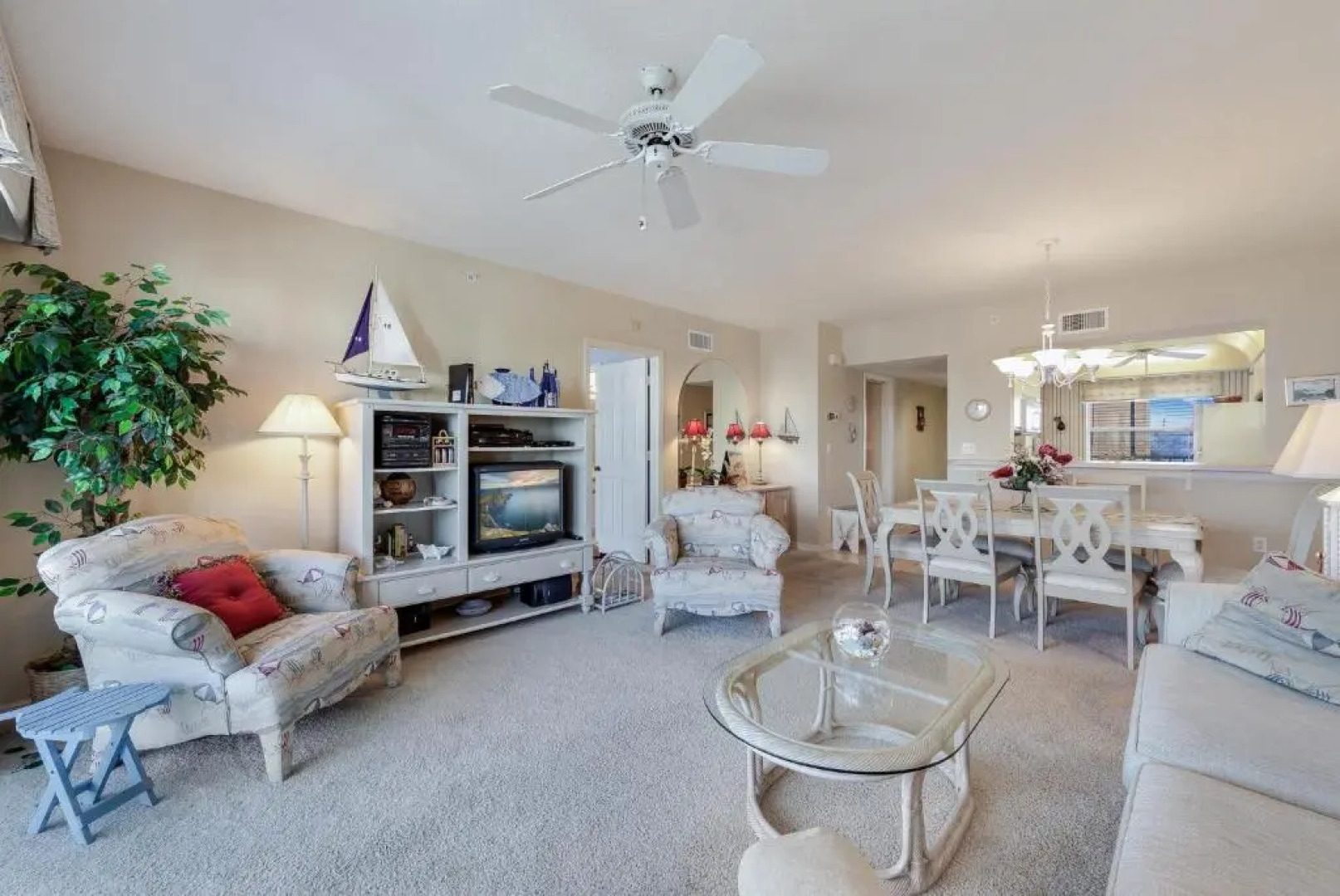 Hibiscus Pointe 733, 2 Bedrooms, WiFI, Heated Pool Access, Sleeps 6