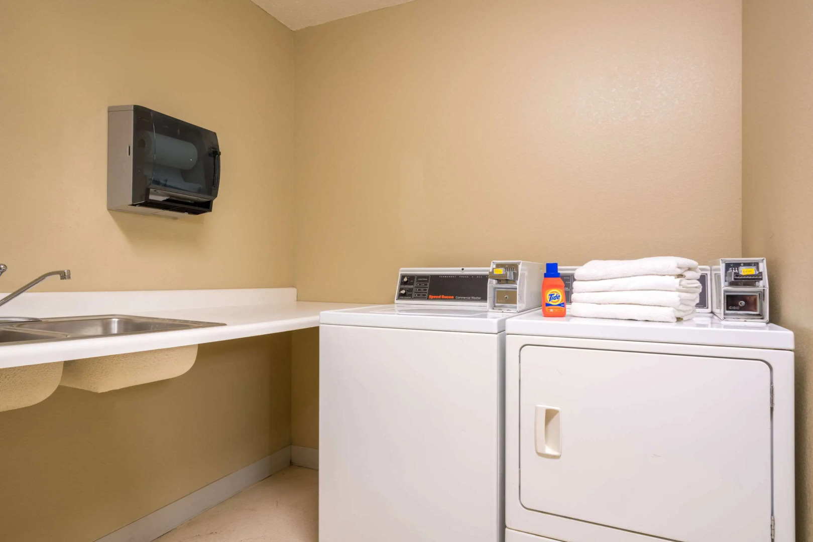 Super 8 by Wyndham Beresford