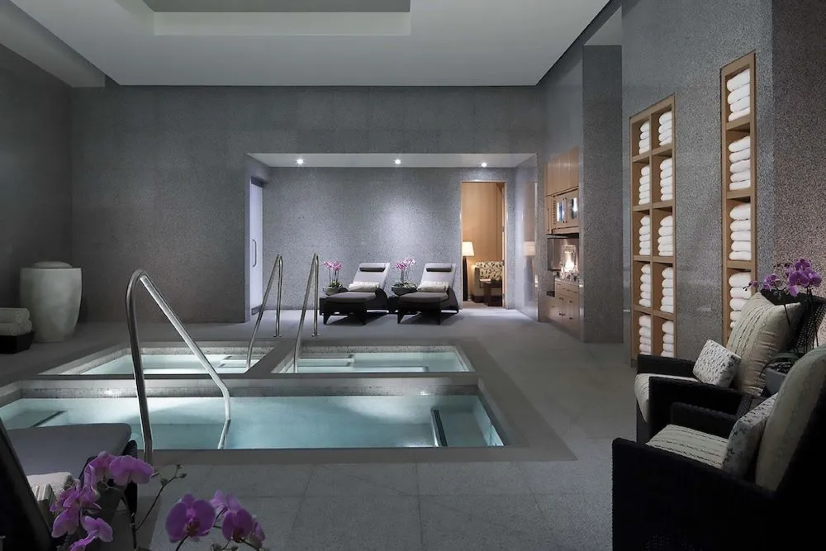 Signature Suites Collection