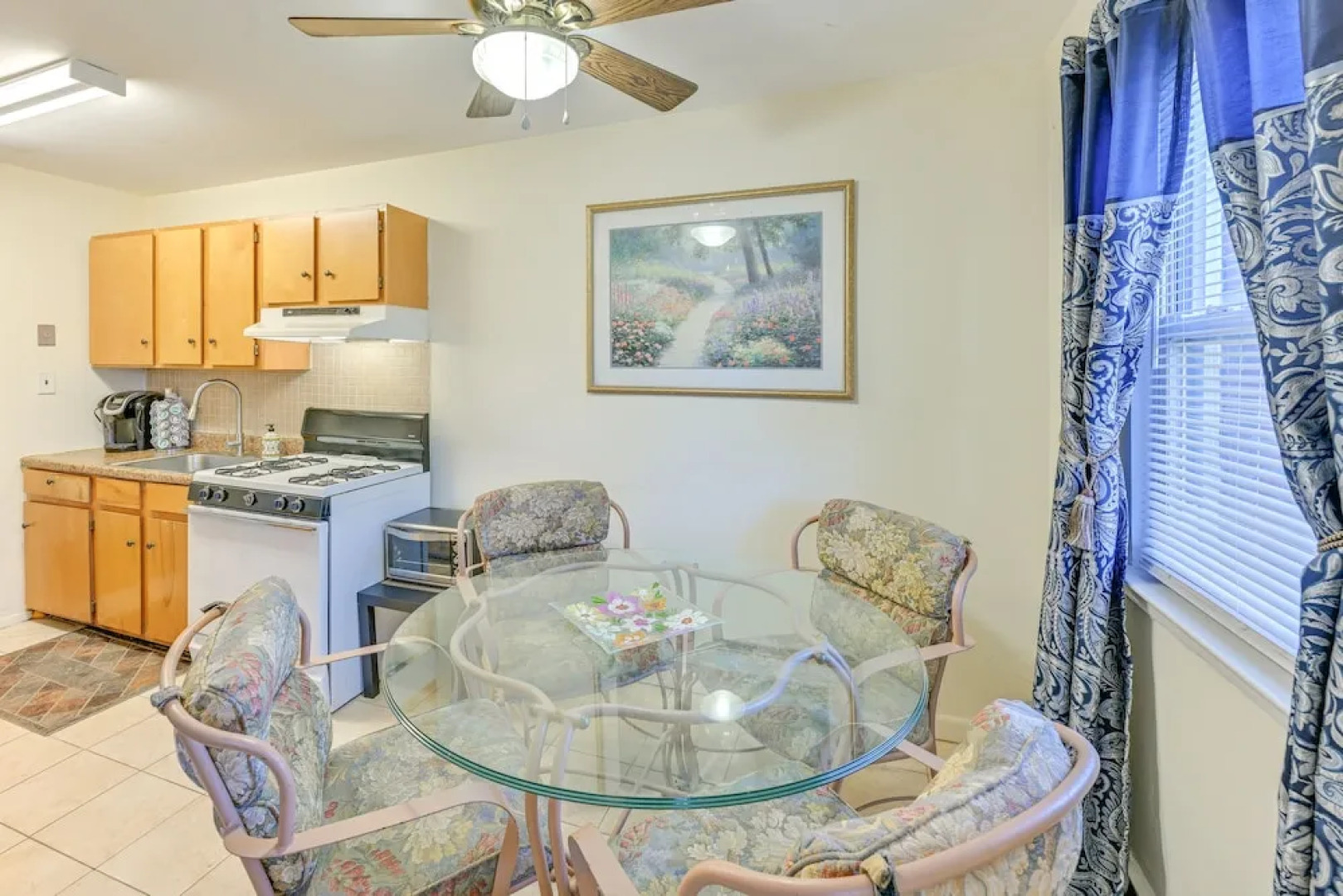 Cozy Bay Shore Condo Near Museums & Outdoor Rec!