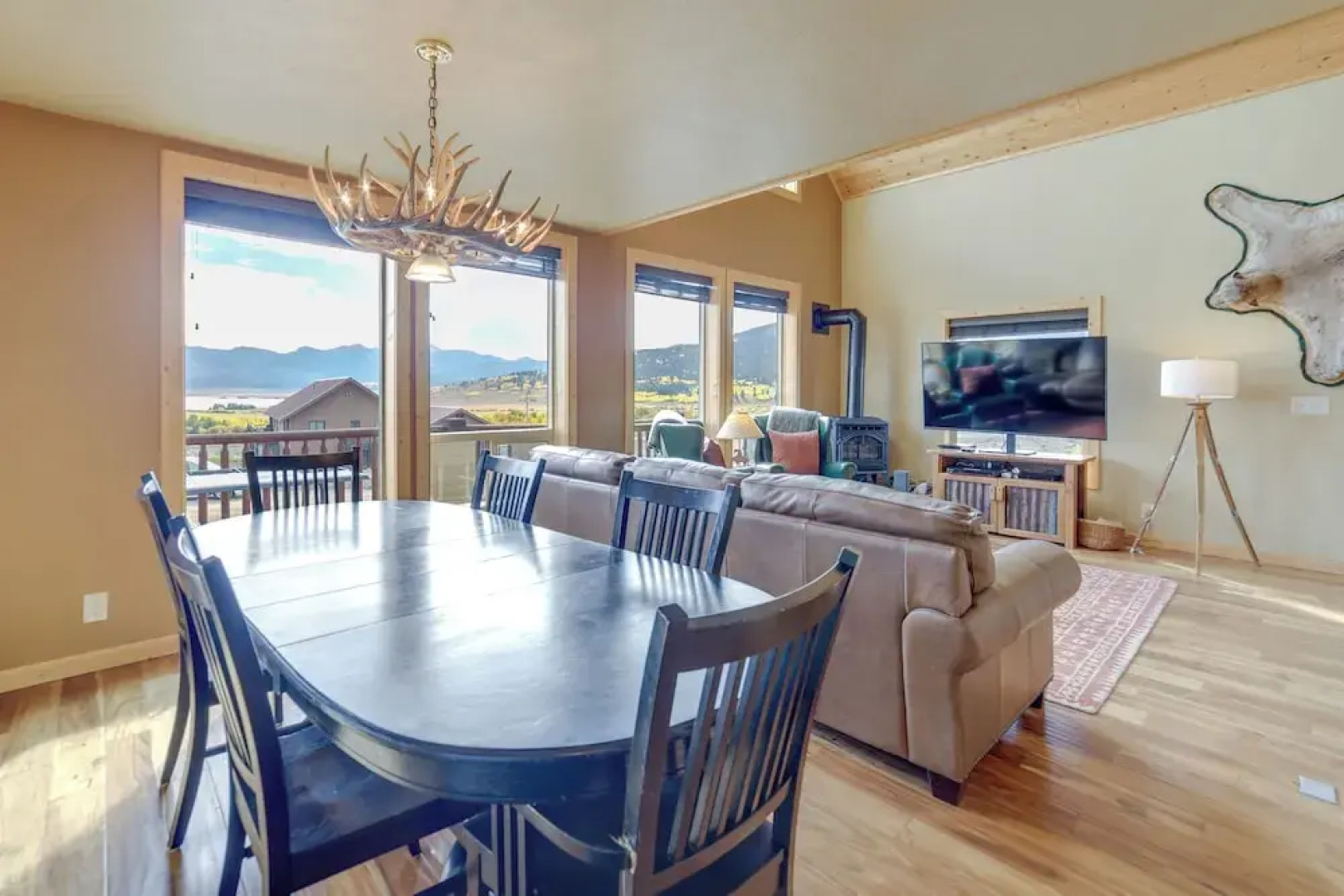 Custom Log Cabin w/ Views - 20 Mi. to Yellowstone!