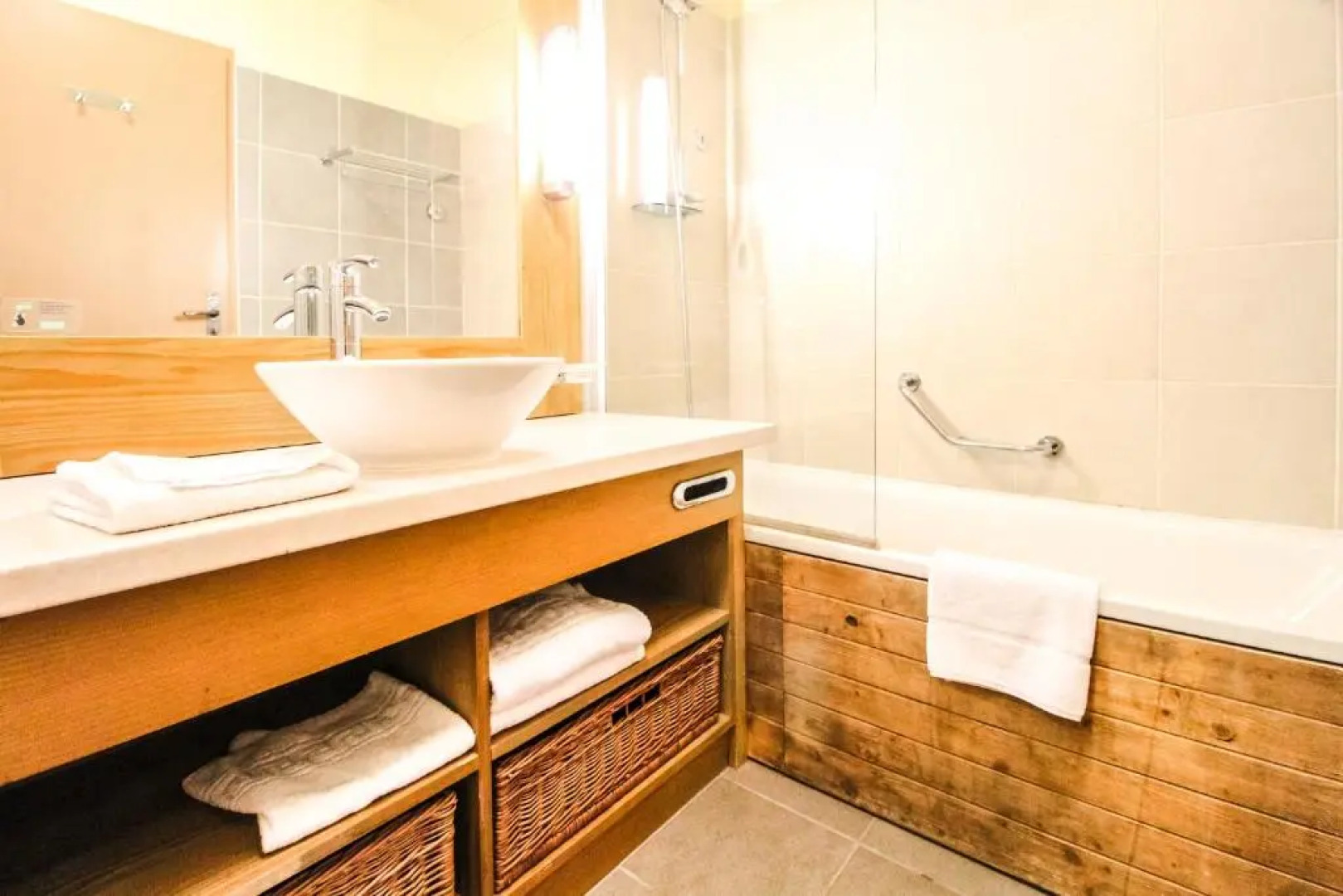 Exceptional 3 bed Penthouse with fireplace and stunning views