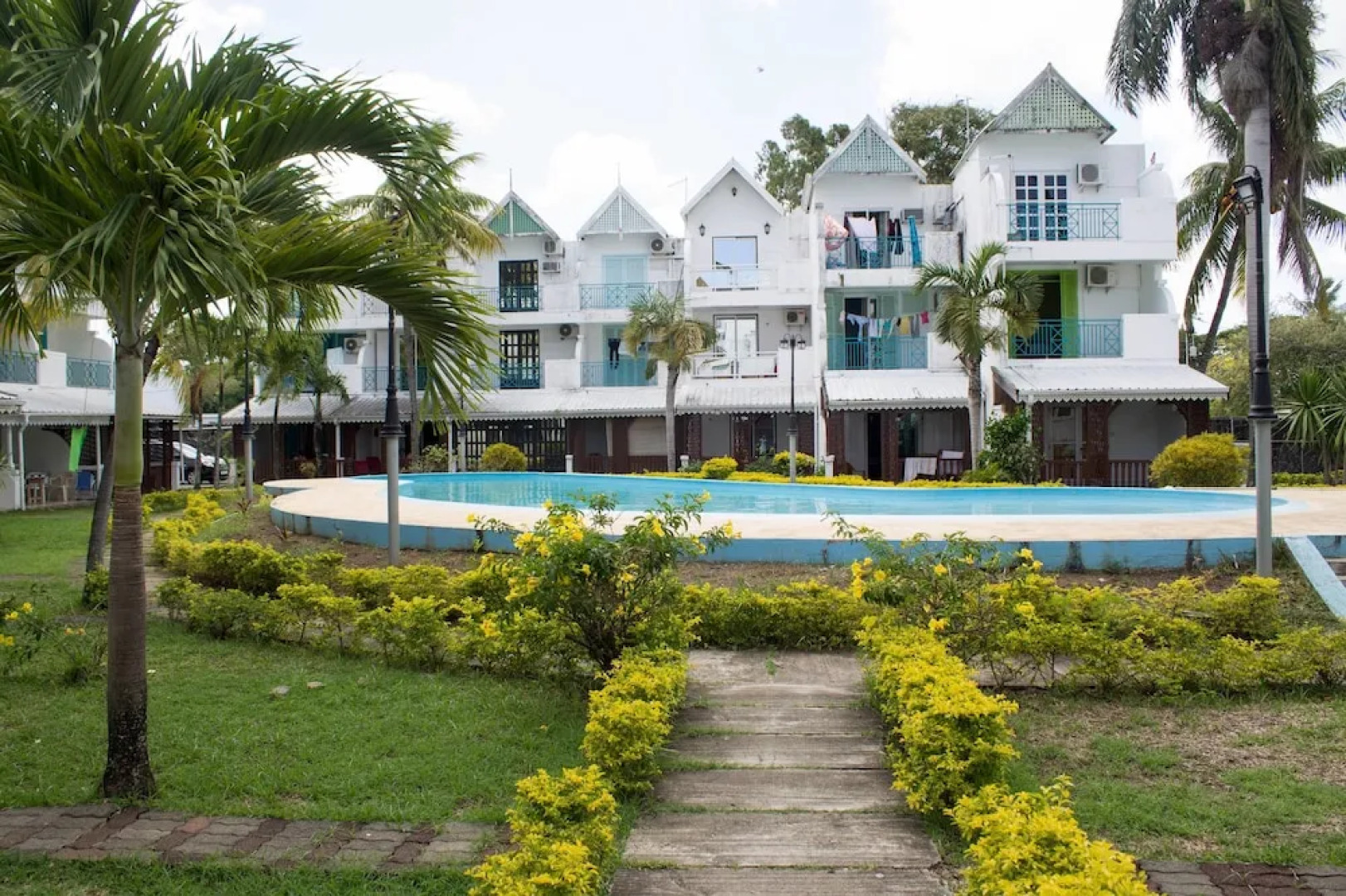 La Joliette Bungalow - Opposite Pereybere Beach