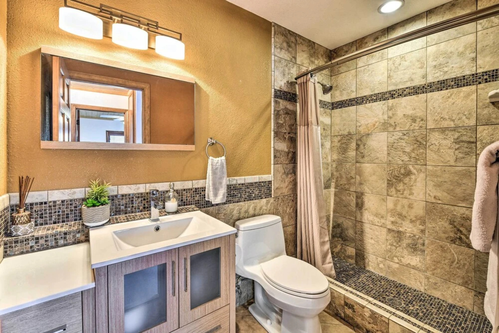 Chic Joshua Tree Pad w/ Mountain Views & Hot Tub