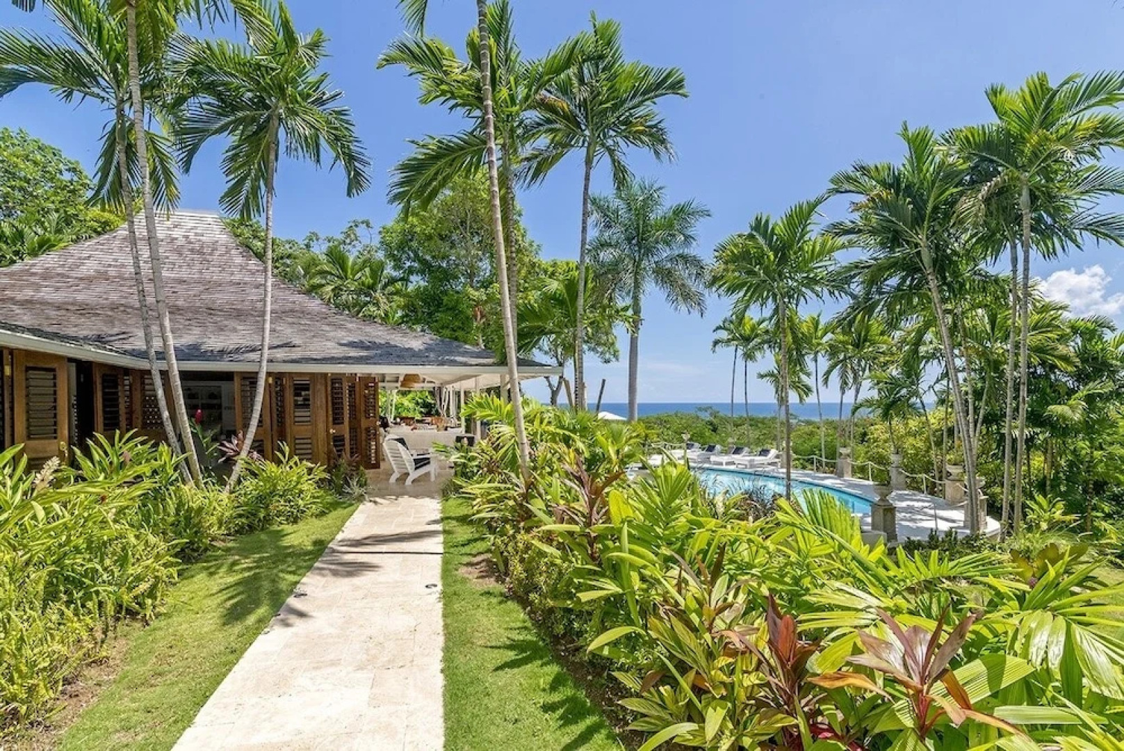 Staffed Round Hill Membership Van/driver 5 Bedroom Villa