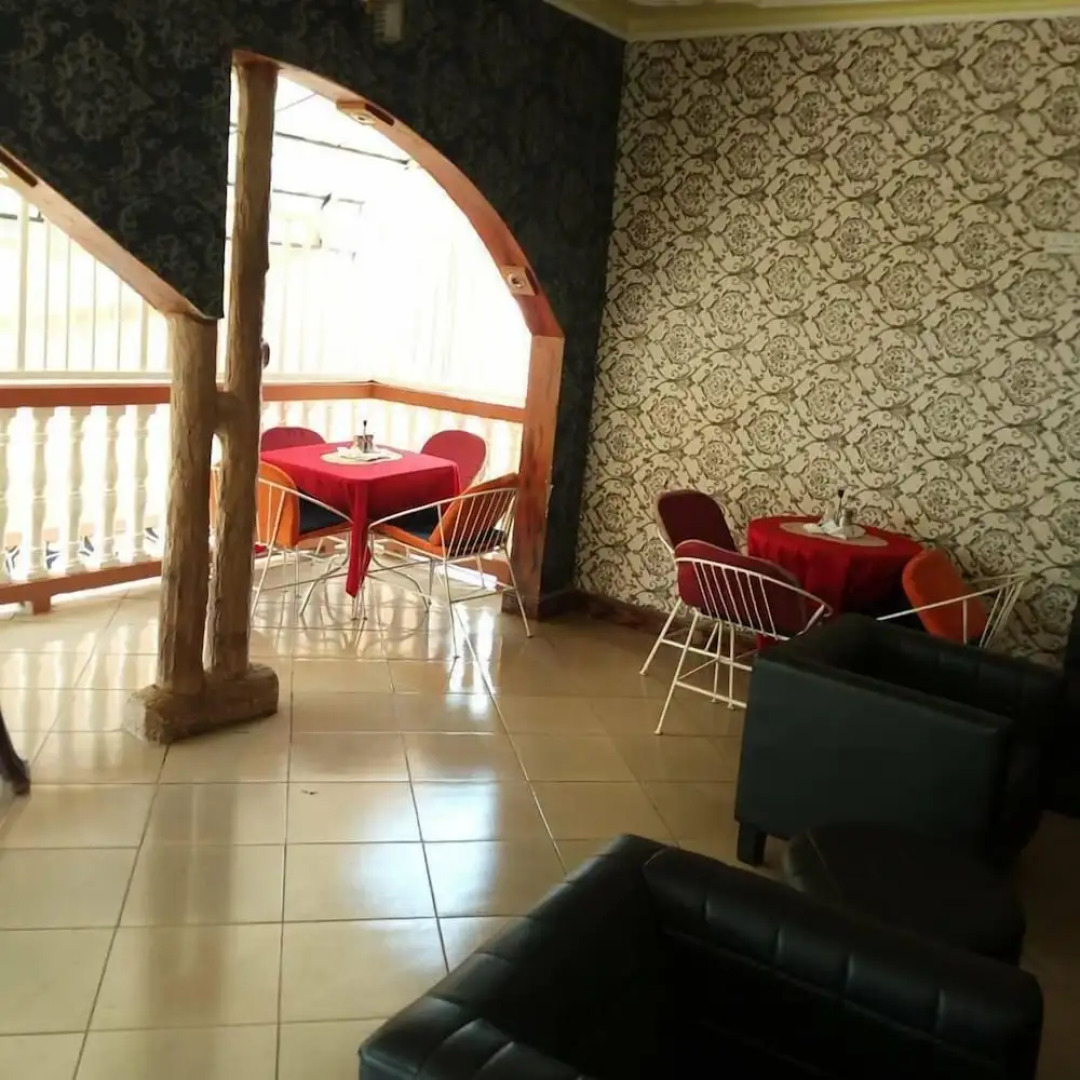 Happy Wallet Gardens Hotel