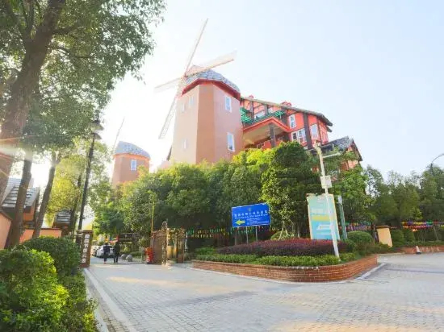 Bai Mu Hua Hai  Suite Hotel (Heyuan Bavaria Branch)