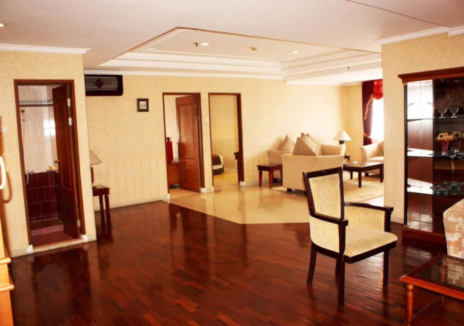 Travellers Suites Serviced Apartments