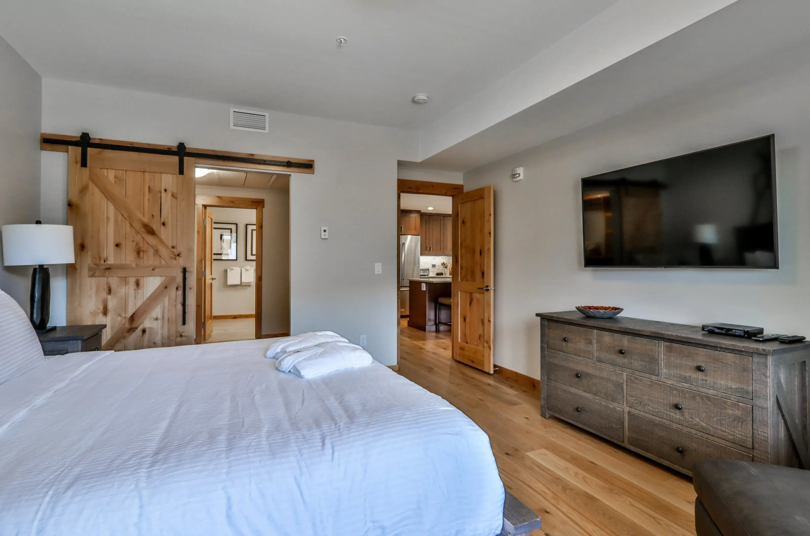 Rundle Cliffs Lodge by Spring Creek Vacation