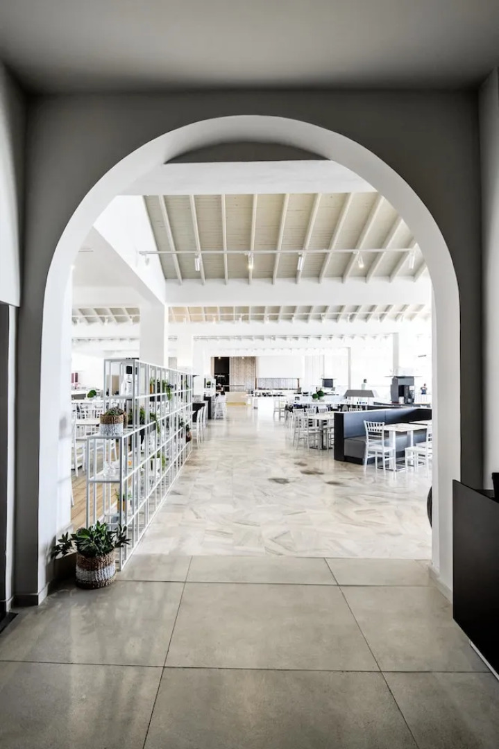 Akrathos Beach Hotel