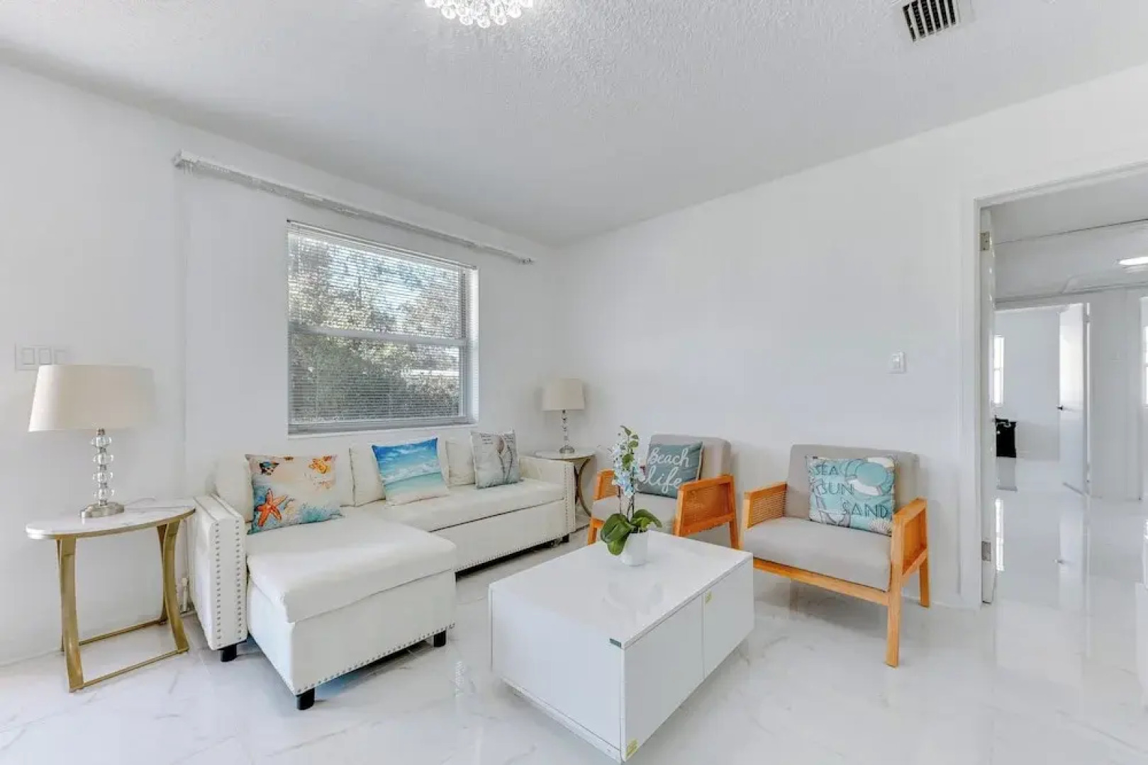 Spacious Jacksonville Home: 6 Mi to Downtown!