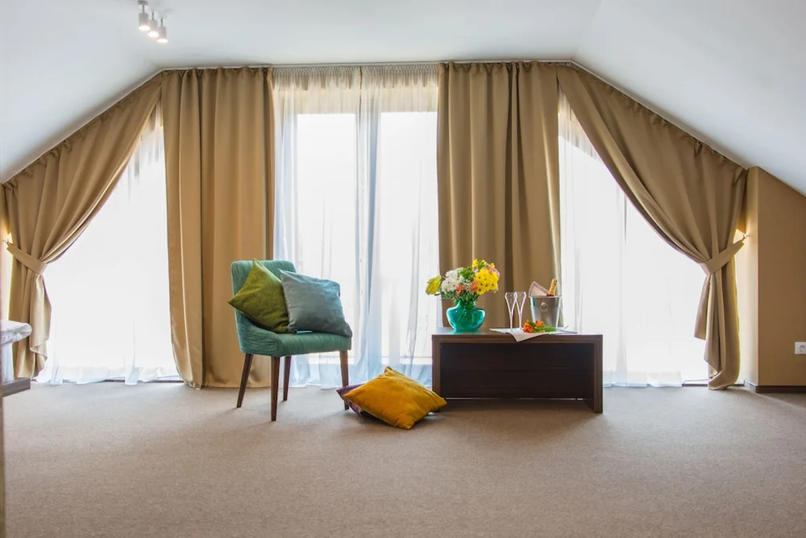 Отель «Кривое озеро»