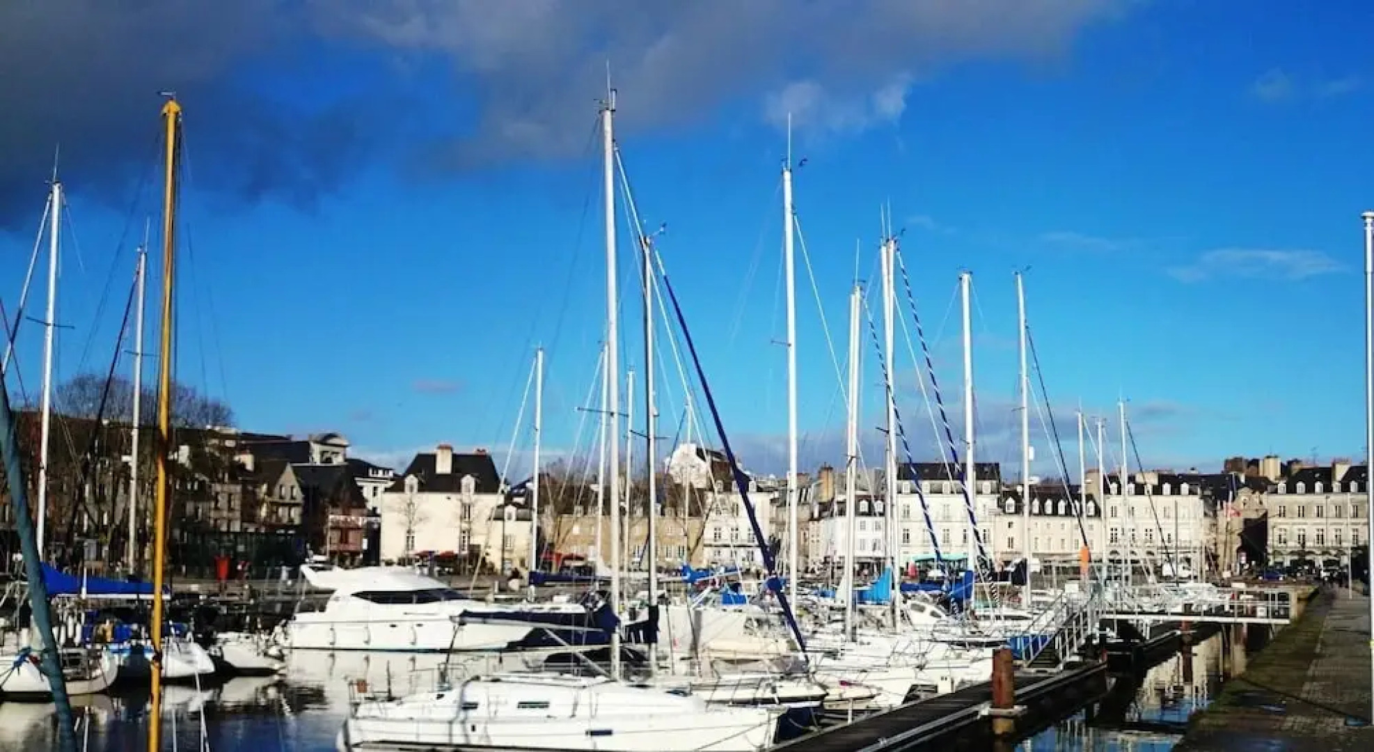STOP 100m DU PORT-Parking gratuit a 5mn