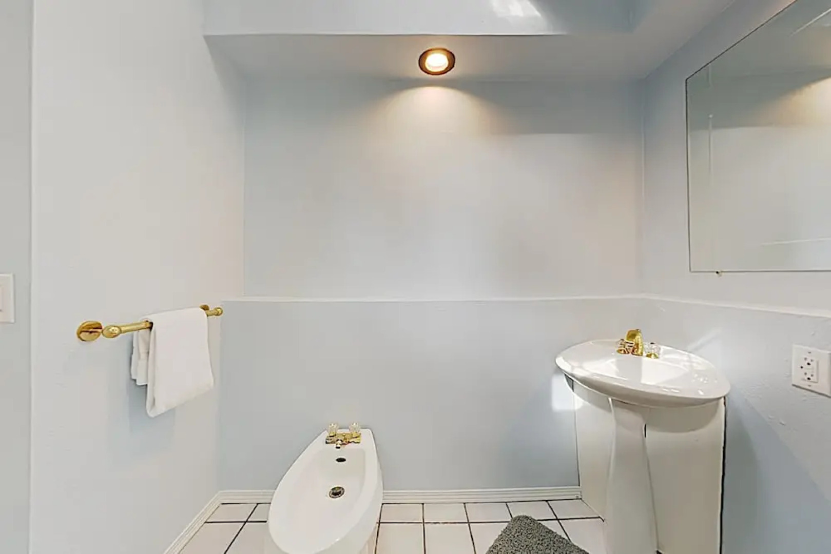 New Listing! Grandpas Lake House W/ Hot Tub 4 Bedroom Home