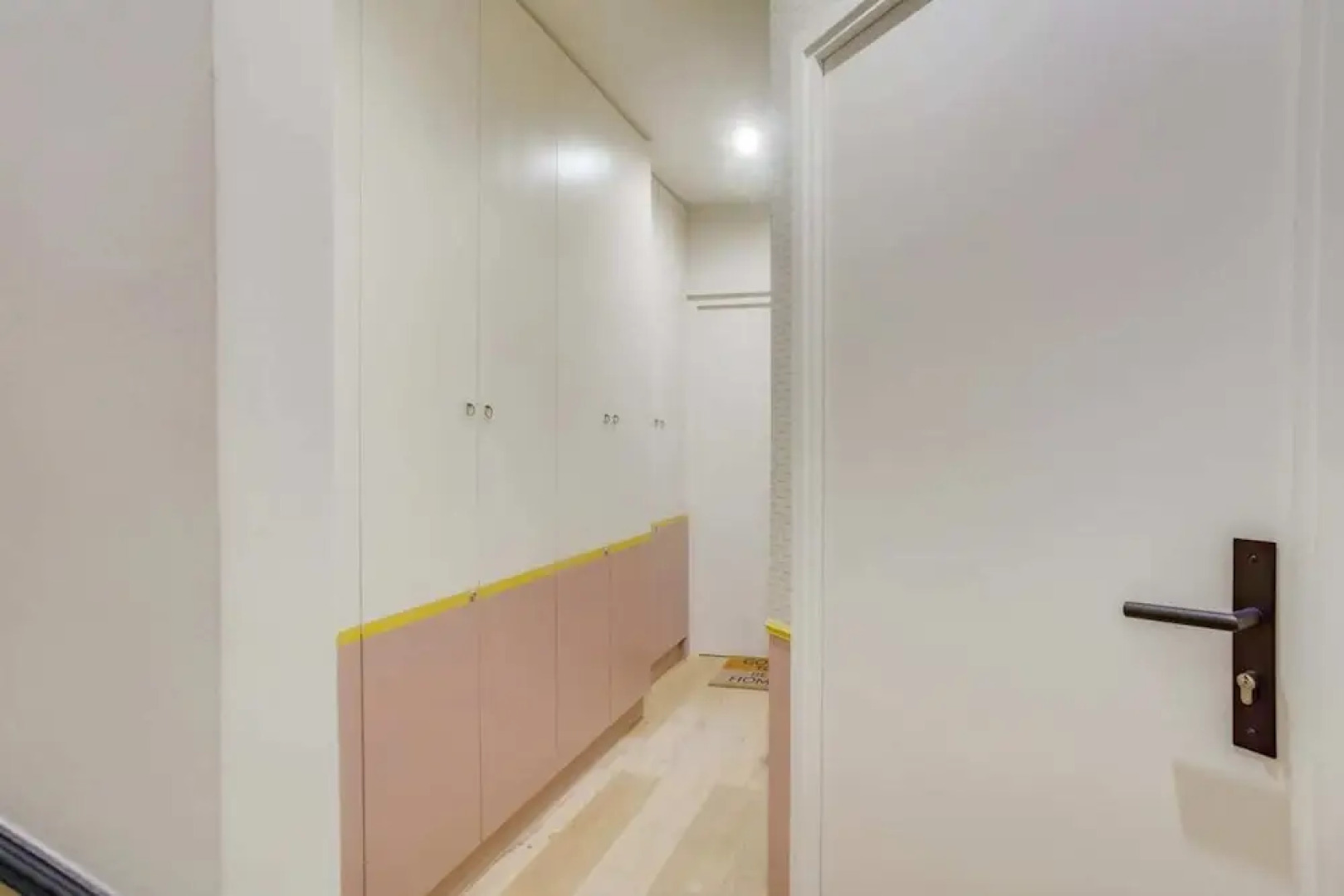 Beautiful Pink Studio For 2 in Heart of Vanves