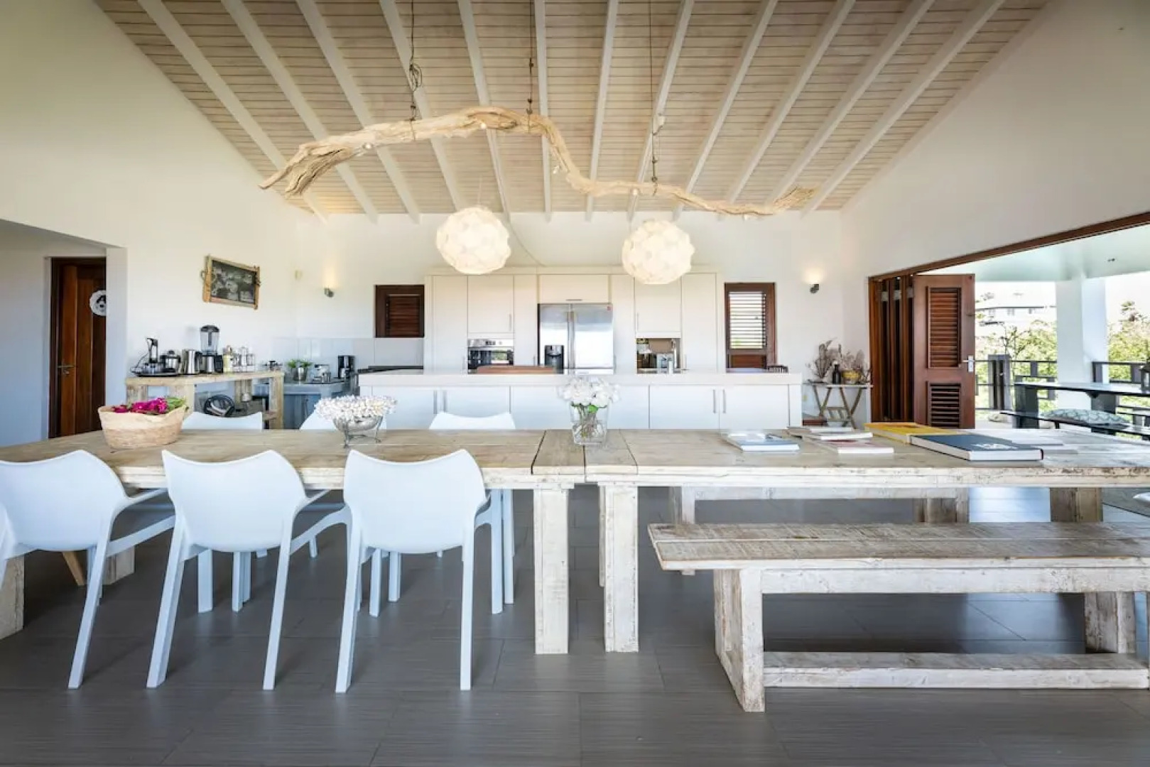 Beautiful Villa With Pool Near the Beach for Groups