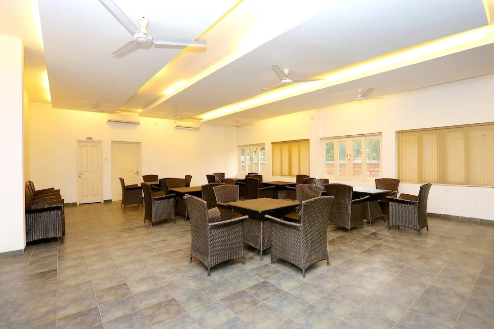 Capital O 29855 Island Inn