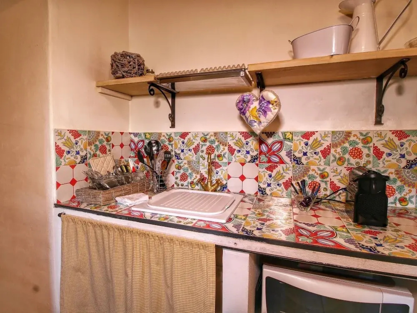 Lush Farmhouse in Umbertide With Pool