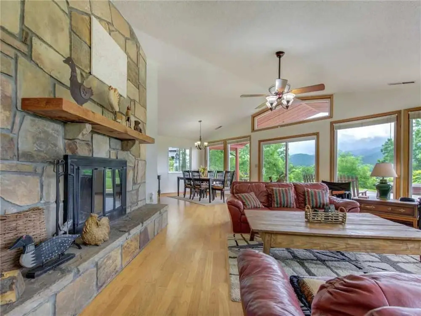 High Cotton 3 Bedroom Home with Hot Tub