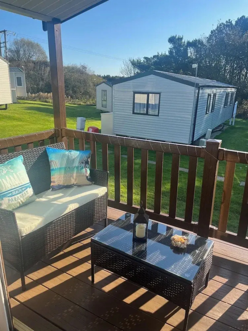 2-bed Cabin, Sleeps 4 in Cayton Bay