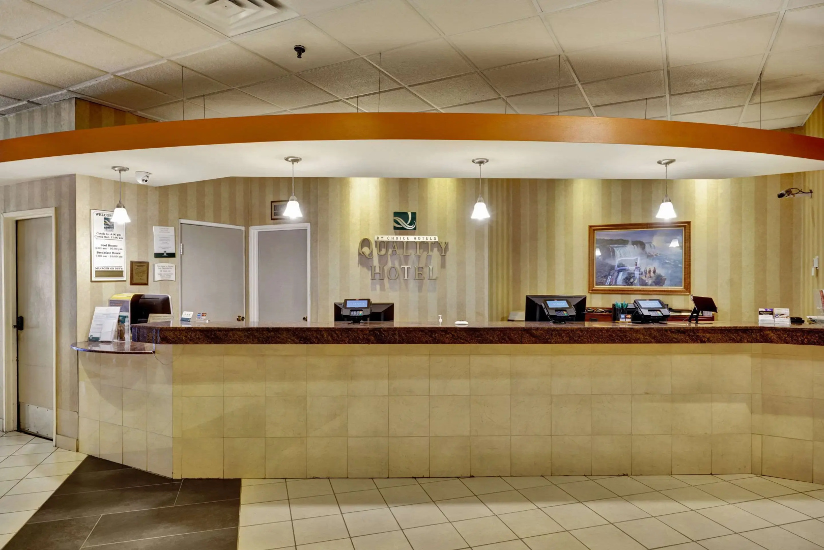 Quality Hotel & Suites At The Falls