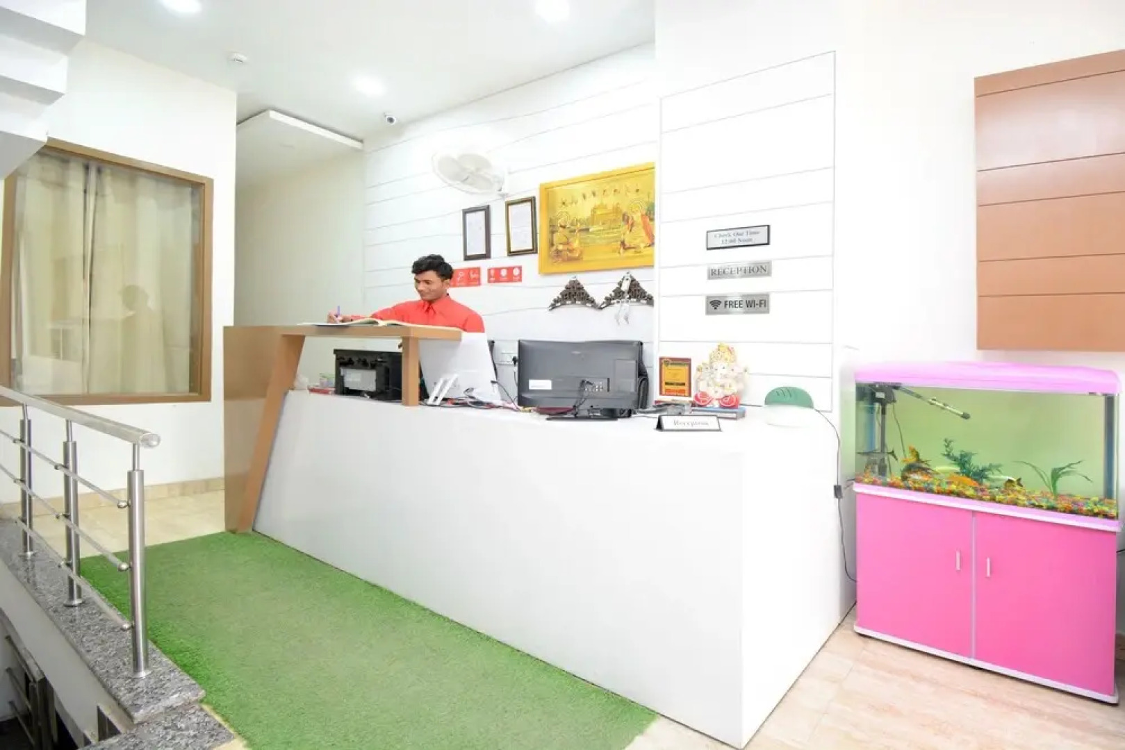 OYO 28282 Hotel J J Crown