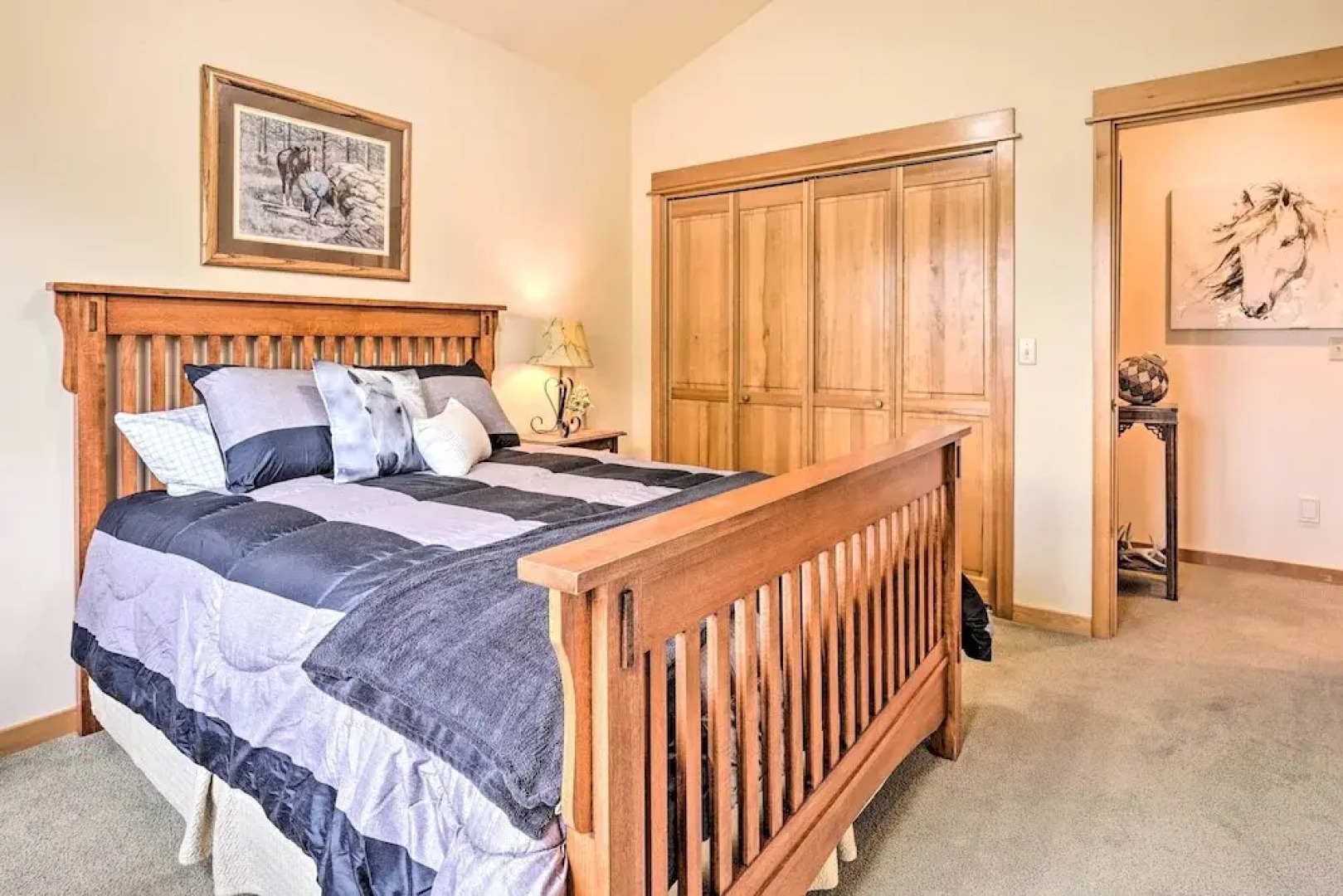 Sisters Getaway w/ Hot Tub ~ Half-mi to Dtwn!