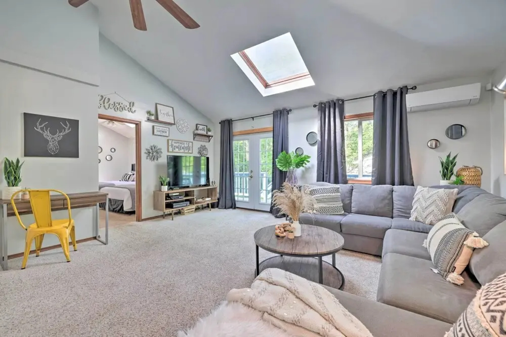 Tobyhanna Home w/ Hot Tub, Fire Pit, Deck + Grill!