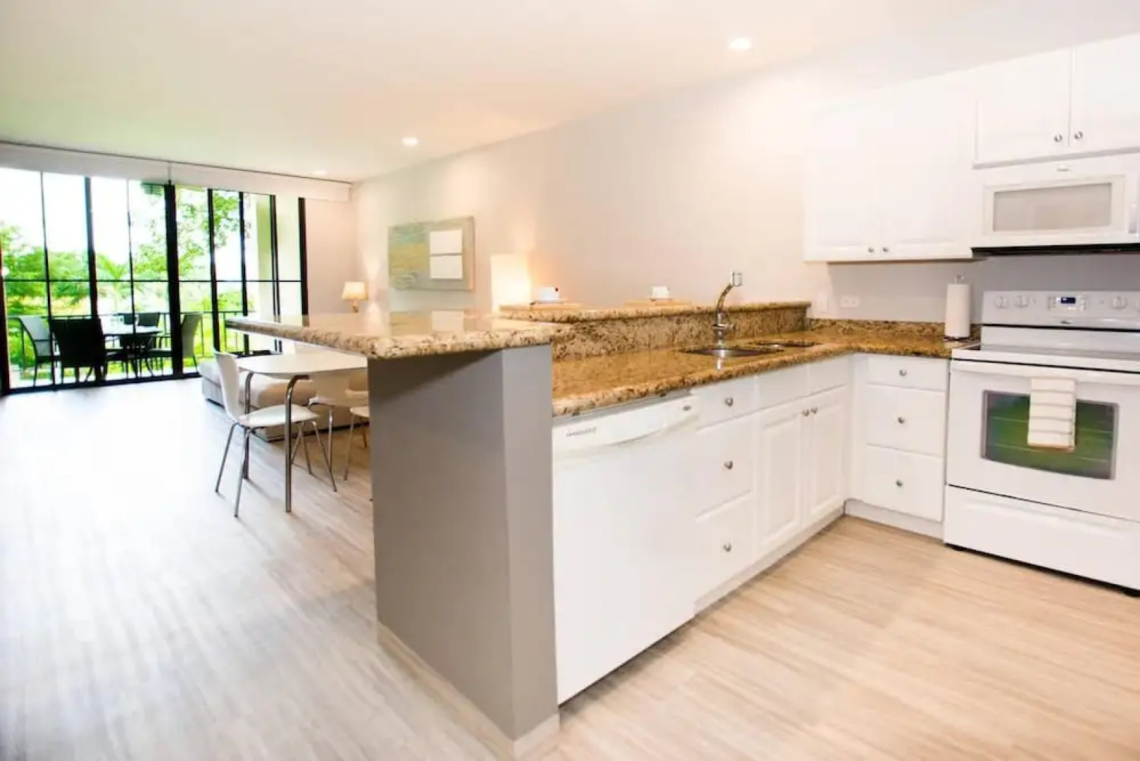 Elegant 2-BD Condo with Pool