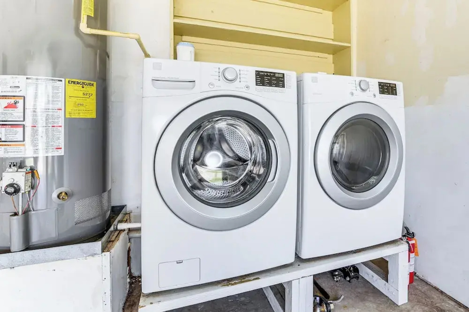 Patio, Fire Pit & Yard: Family Home in Pearland