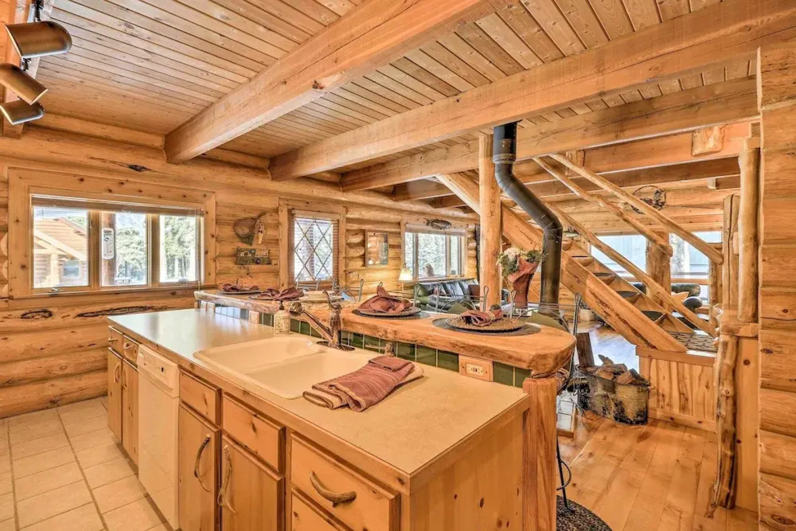 Cozy Glacier Park Log Cabin - 'best in the West!'