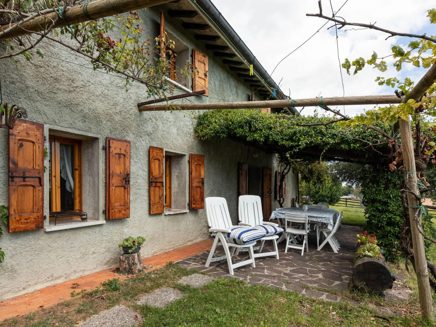 Cozy Detached House, Wide Garden, Wifi