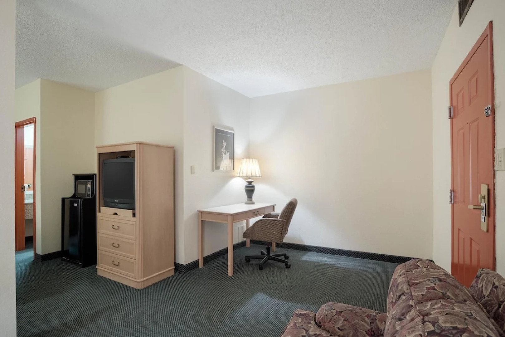 Econo Lodge Inn & Suites