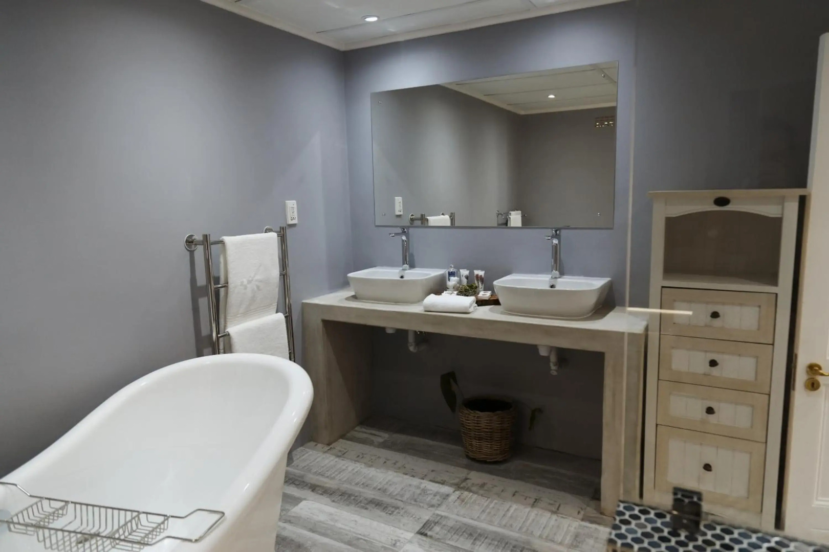 Le Pommier Wine Estate