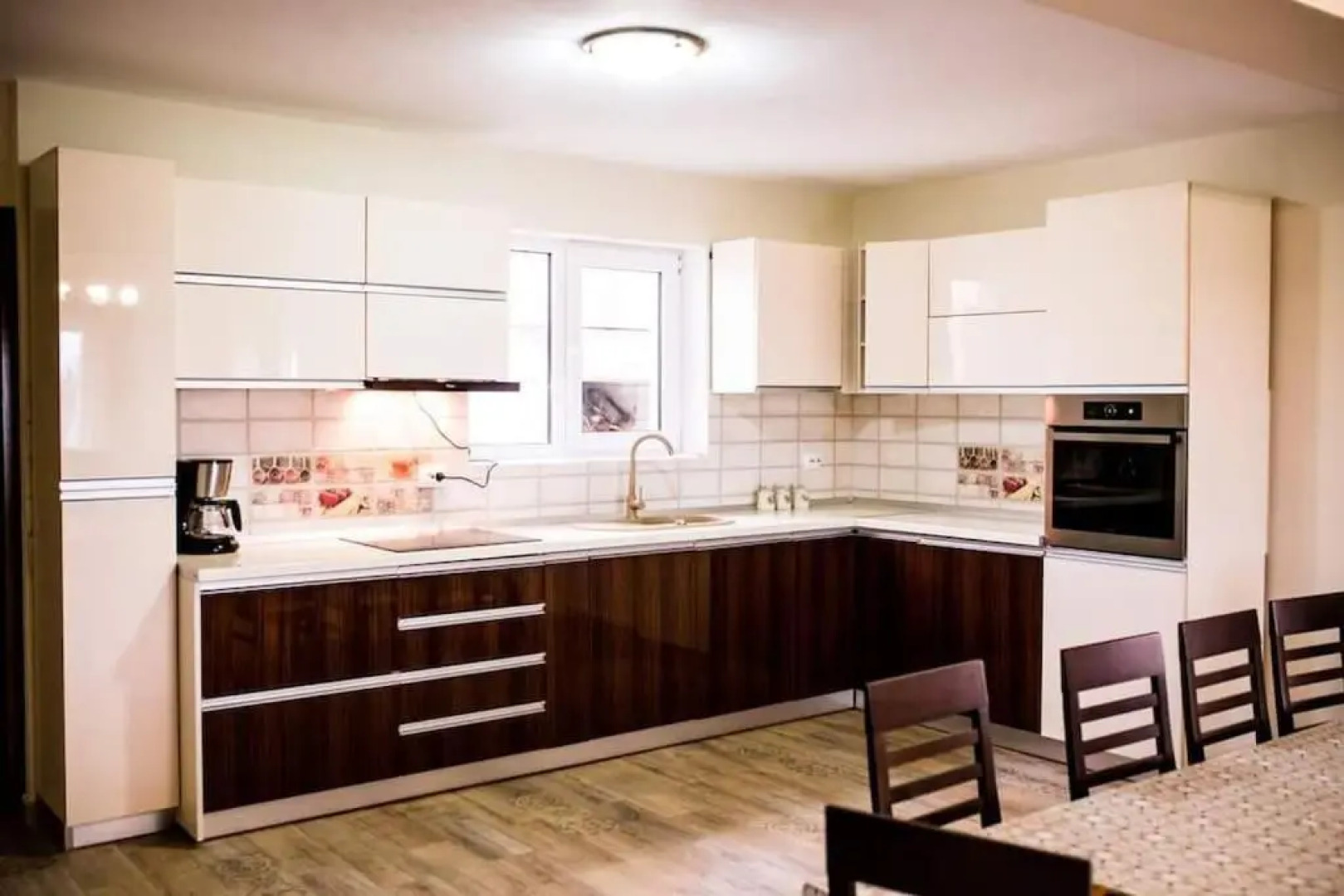 Cheerful 6-bedroom villa with indoor fireplace - price for entire property