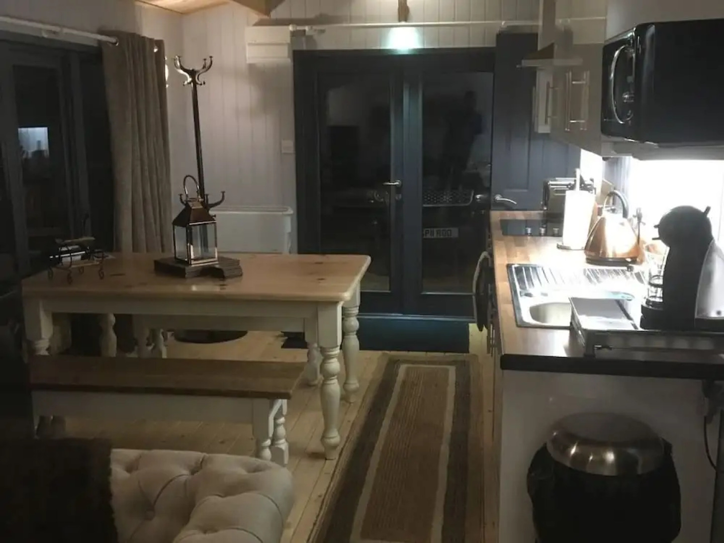 Secret Lodge by Cardiff Holiday Homes