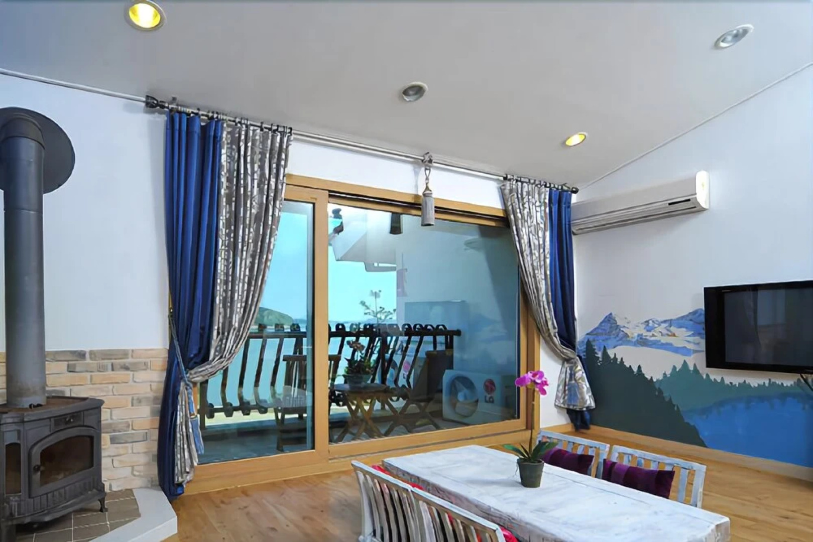 Taean (Anmyeondo) Before Sunset Pension