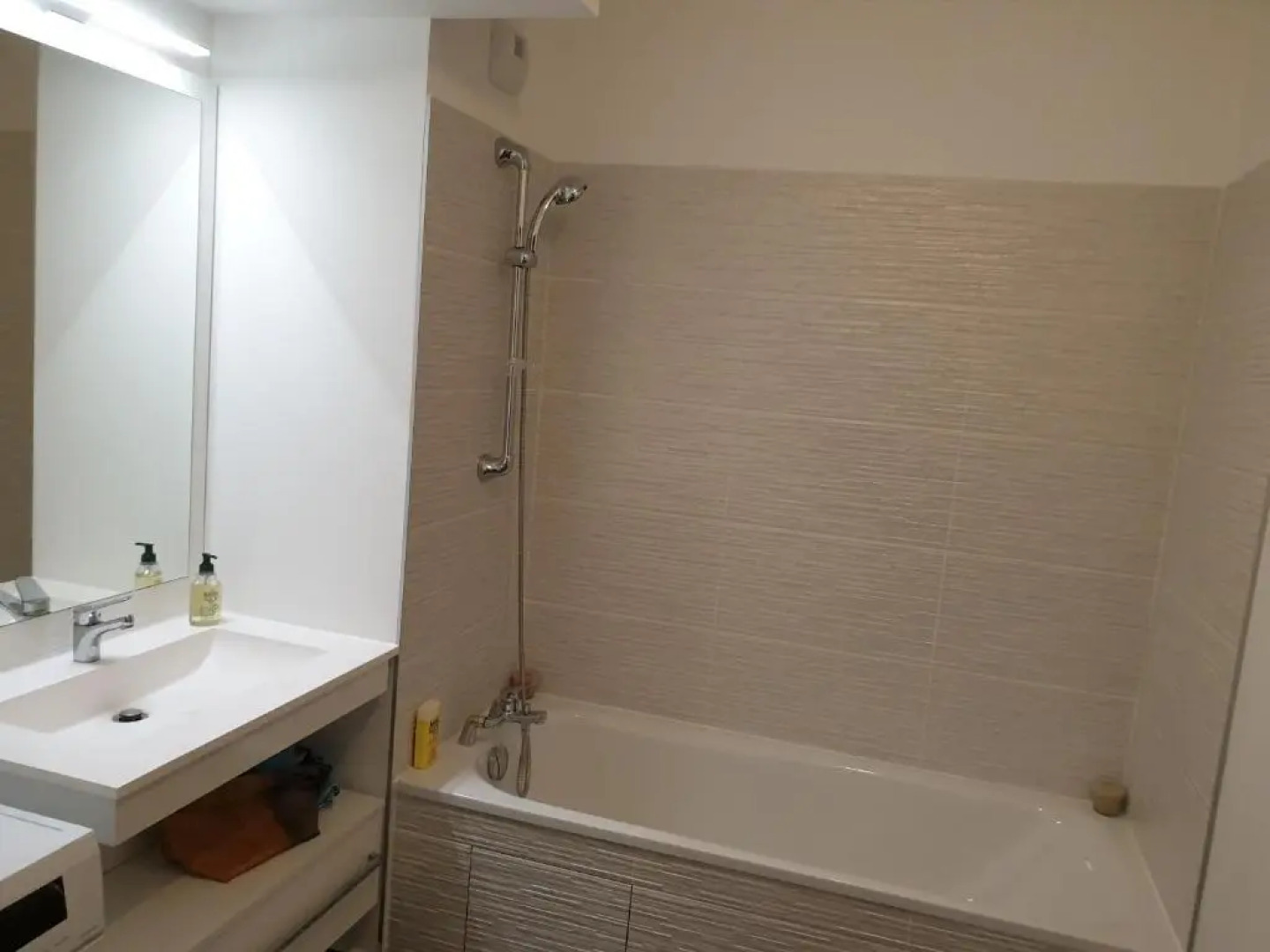 Grand F3 CONFORTABLE 5 mn de Paris et proche Disneyland