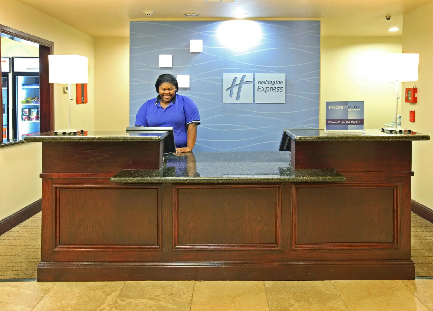 Holiday Inn Express & Suites Marshall by IHG