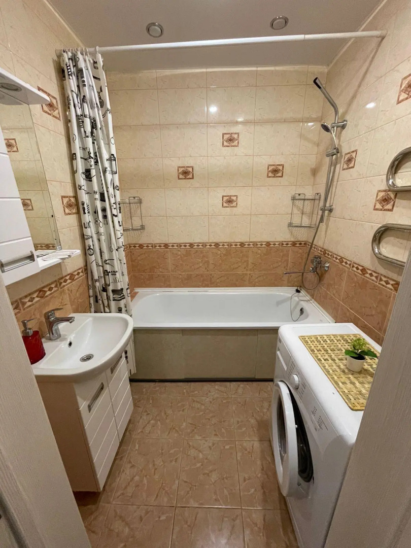 Сниму квартиру на улице Октябрьской Революции