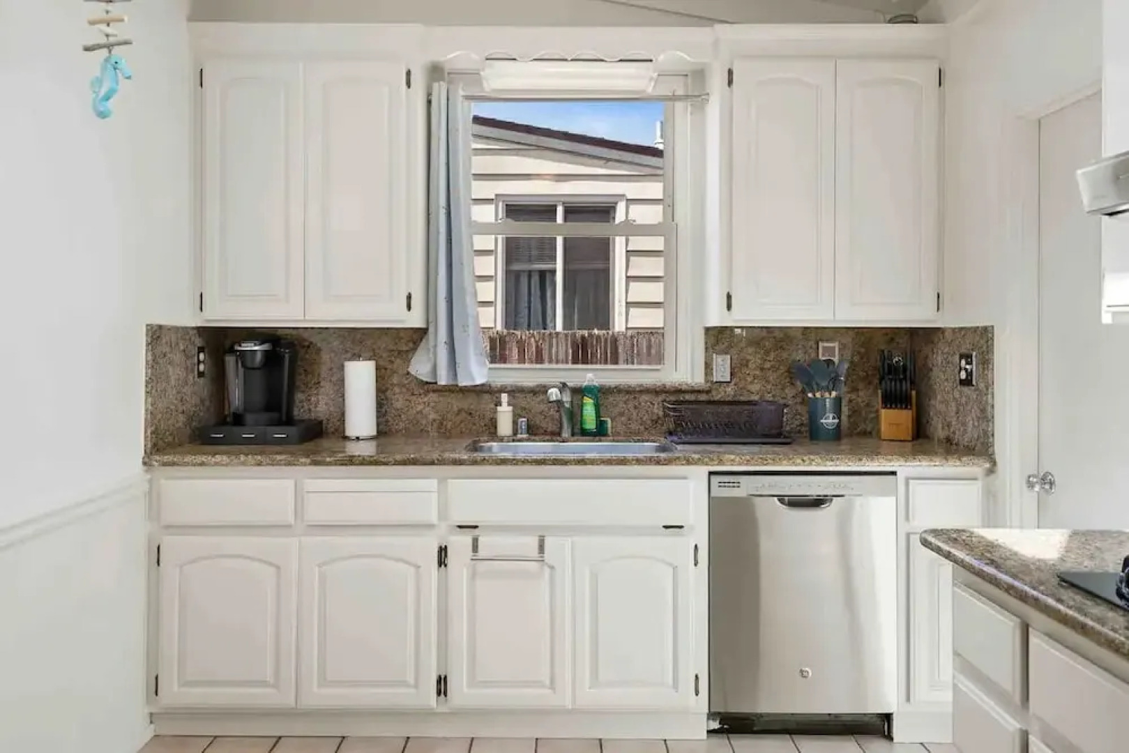 Mid Century Garden View Home Parking