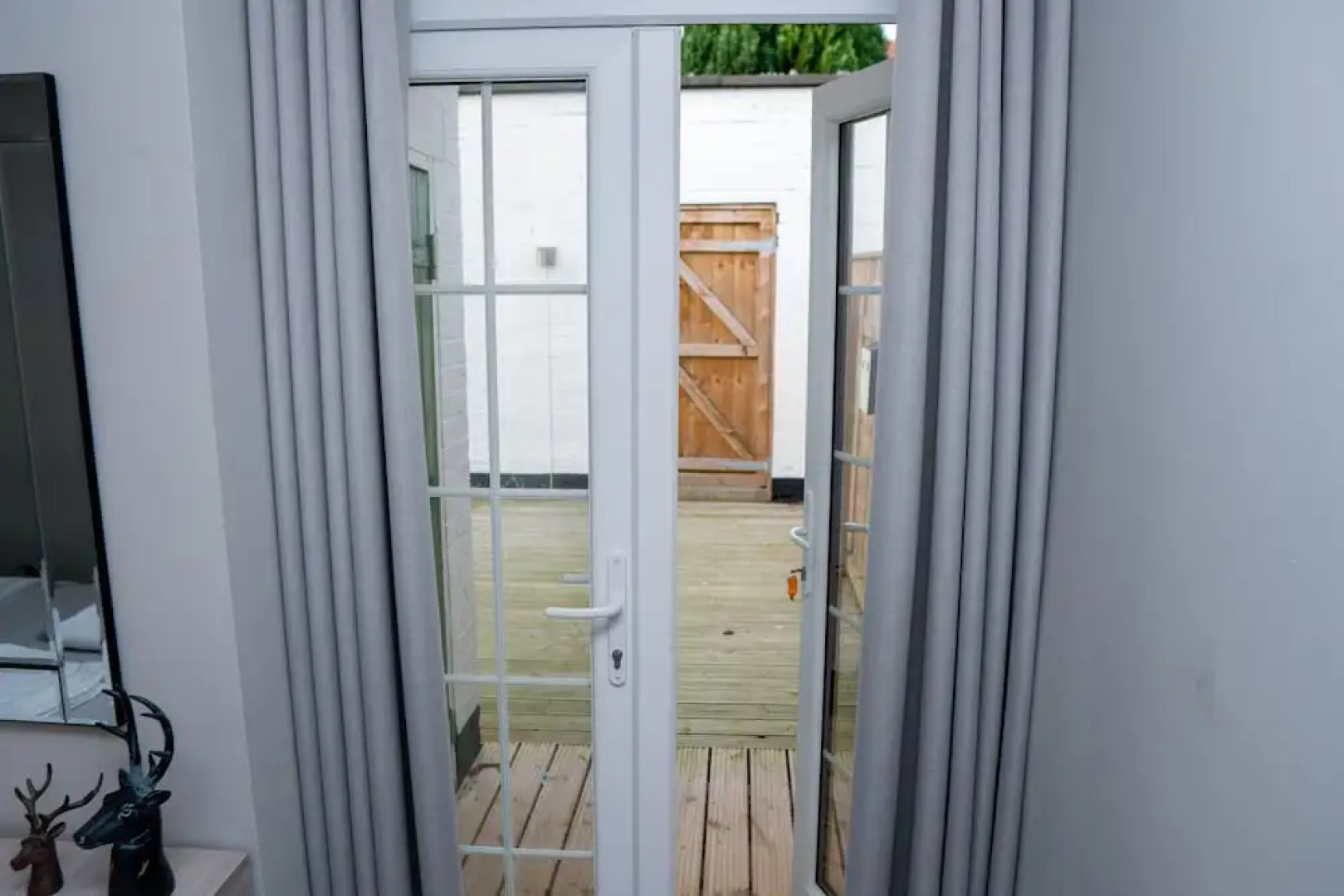 The White House Apartments