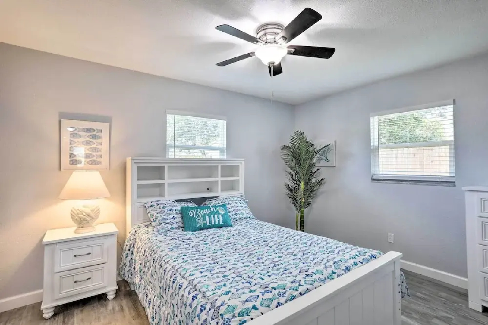 Breezy Largo Getaway - 5 Minutes to Beach!
