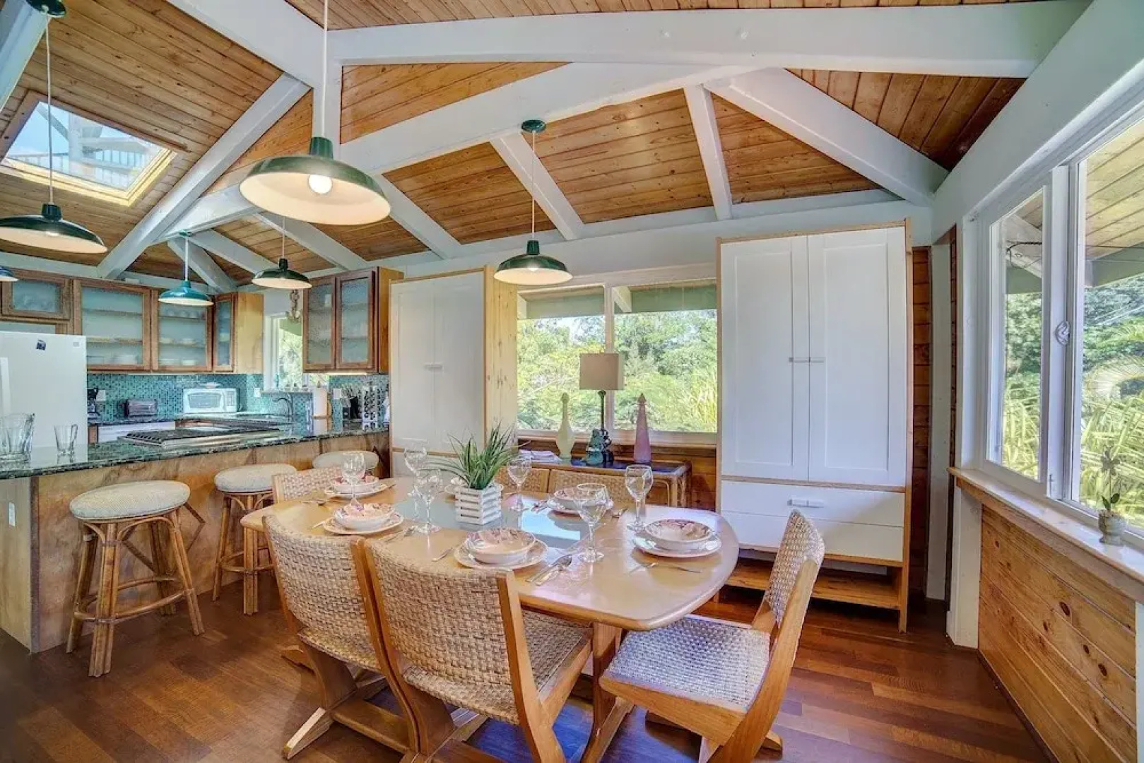 Hale Ki'i Maka Manu 4 Bedroom Home by RedAwning