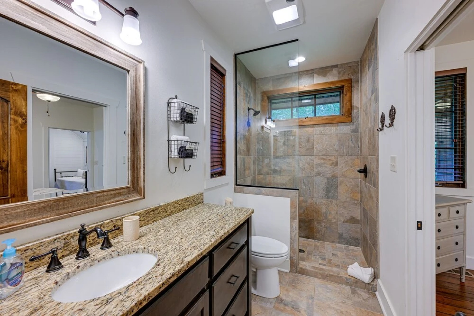 Modern-rustic Glenville Cabin: Golf, Hike + Unwind