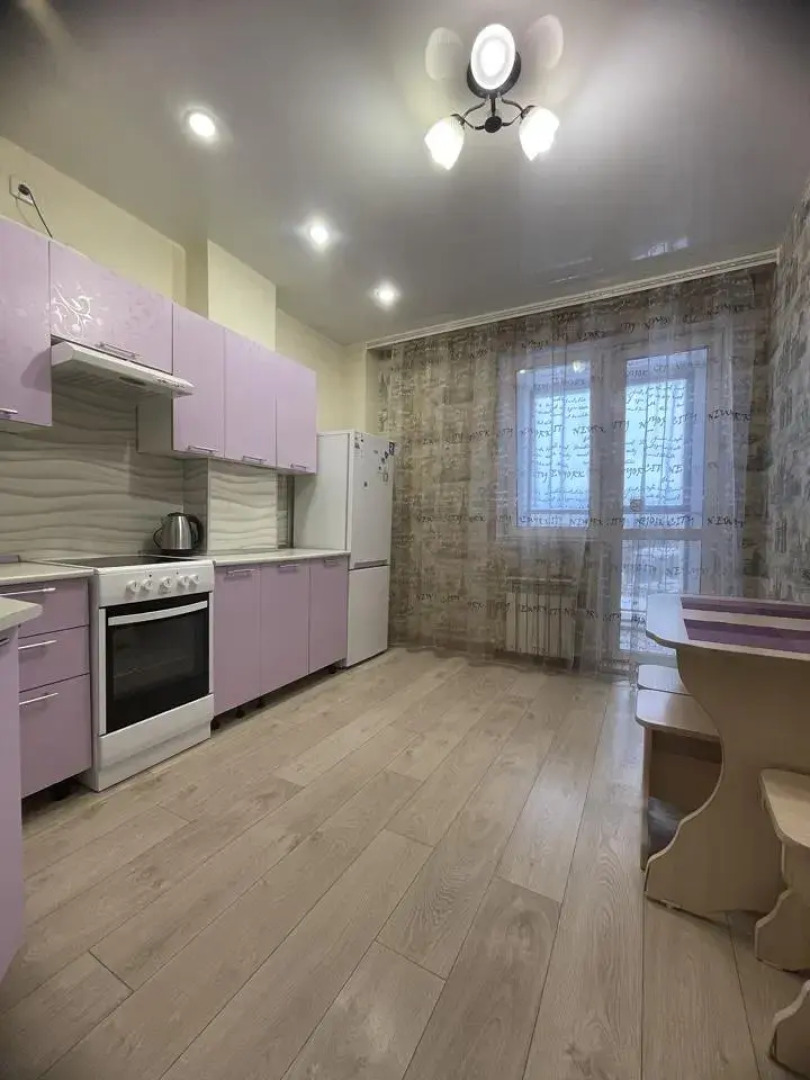 Сниму квартиру на улице Октябрьской Революции