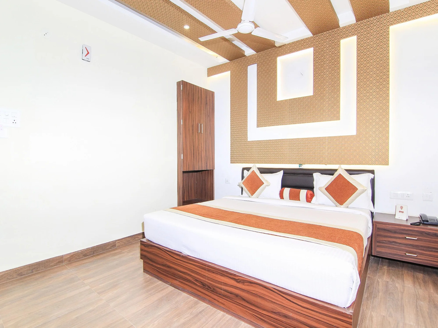 OYO 14886 Hotel Royal Paradise