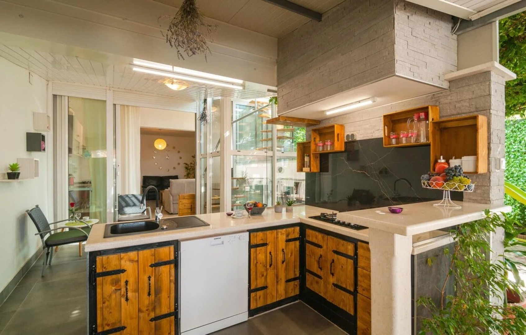 Stunning Home in Zrnovnica With Wifi and 6 Bedrooms