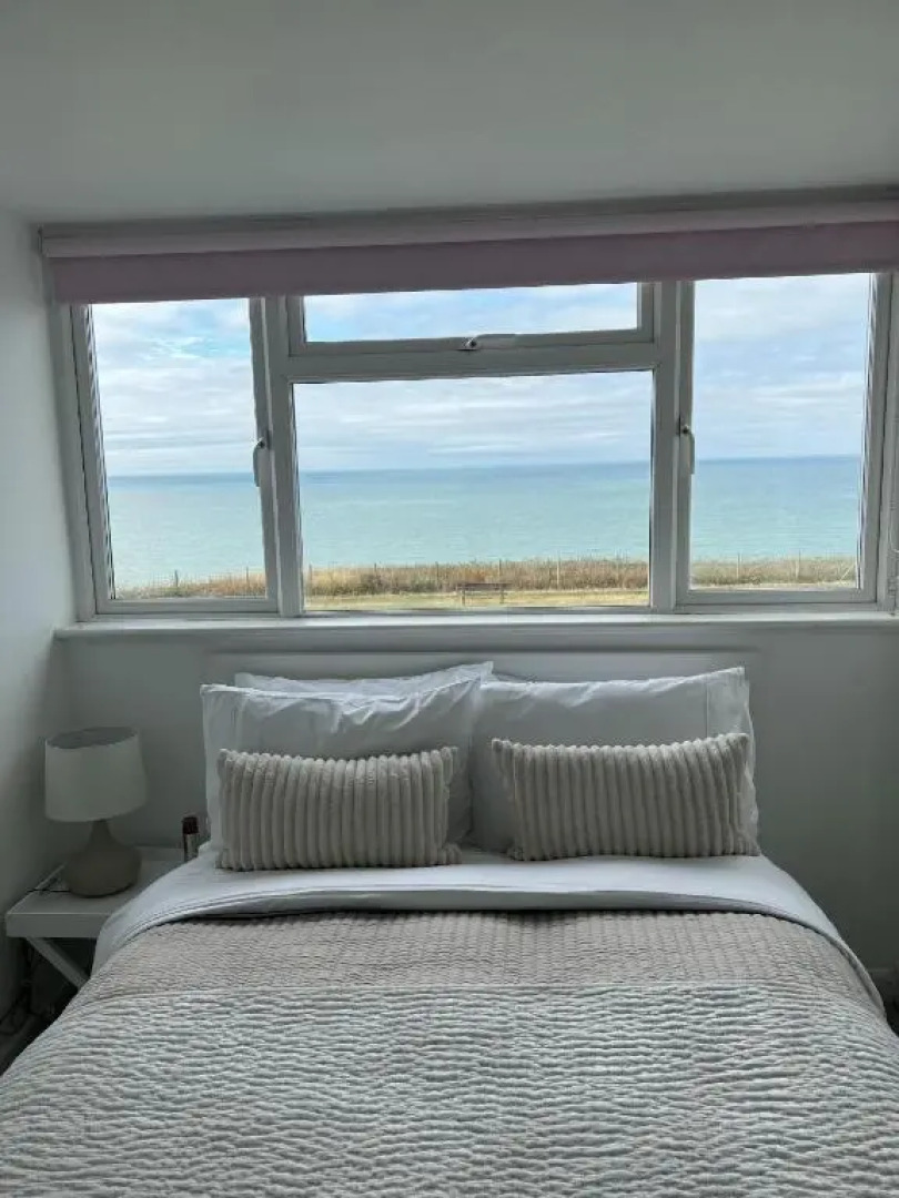 Sea Facing 2Bd Terraced Home - Peacehaven