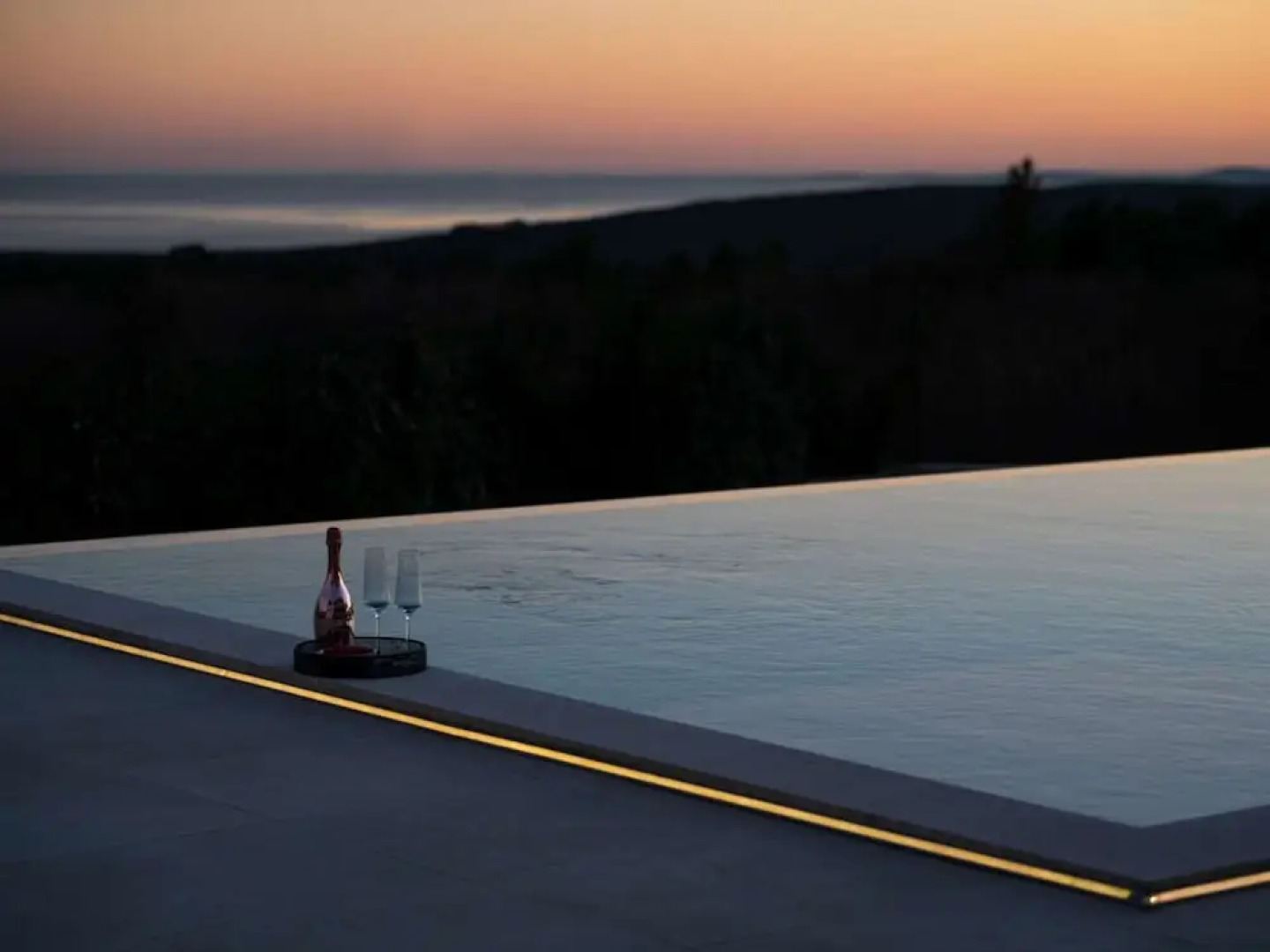 Stylish Stay With Hot Tub